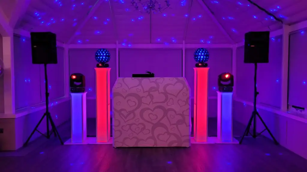 Ware Priory Herts, White Premier Set Up, White Booth, Red And Lilac Uplighting