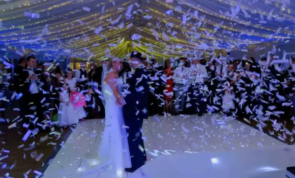 Parklands, Essex, Wedding First Dance Confetti