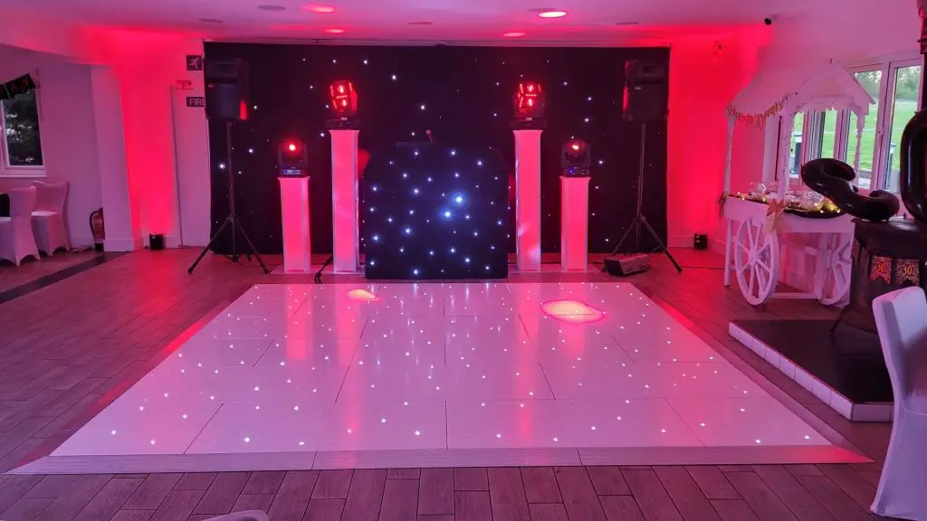 Broxbourne Golf Course Premier Set Up, Black Booth, Black Starlight Backdrop, White LED Dance Floor, Rose Uplighting