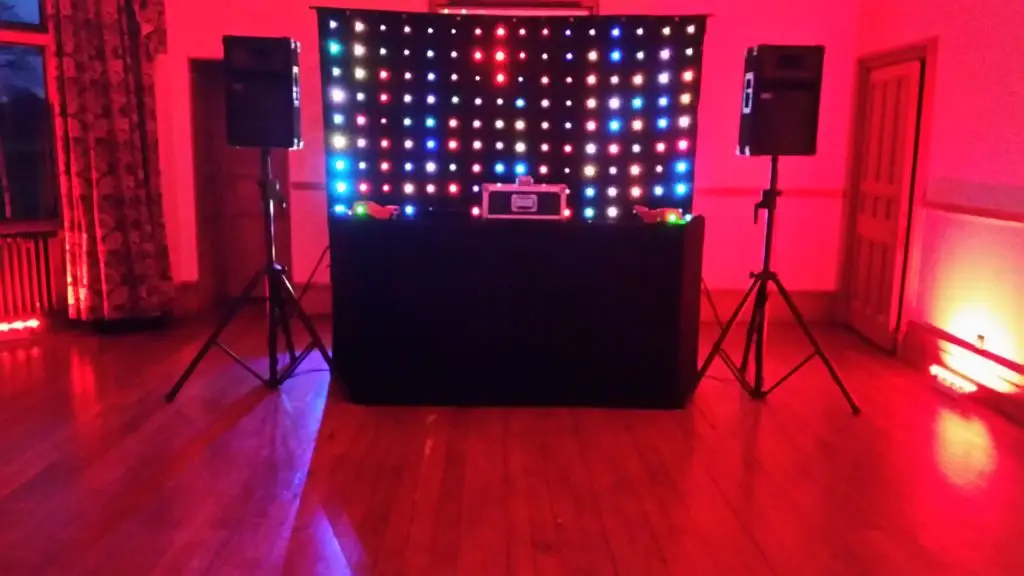 The Hertfordshire Golf & Country Club, Standard Set Up, Black Booth, Black Backdrop With Coloured Starlights, Red Uplighting