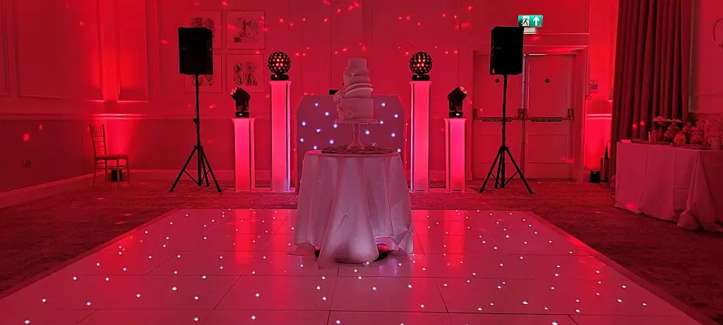 Horwood House Beds White Premier Set Up, White Starlit Booth, White LED Dance Floor, Red Uplighting