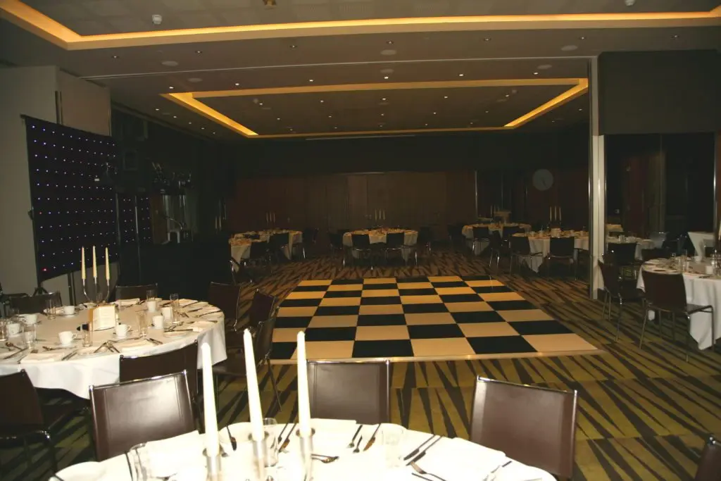 Radisson Edwardian Docklands, No Uplighting