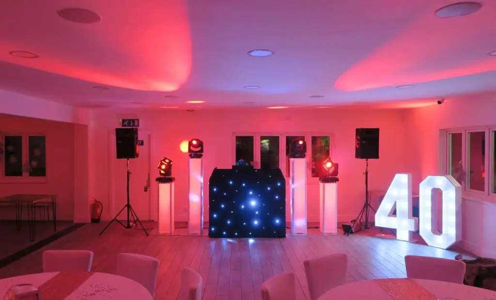 Broxbourne Golf Complex, Premier Set Up, Black Starlit Booth, White LED Numbers, Lilac Uplighting