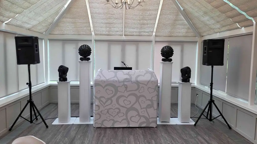Ware Priory Herts, White Premier Set Up, White Booth (Daytime)