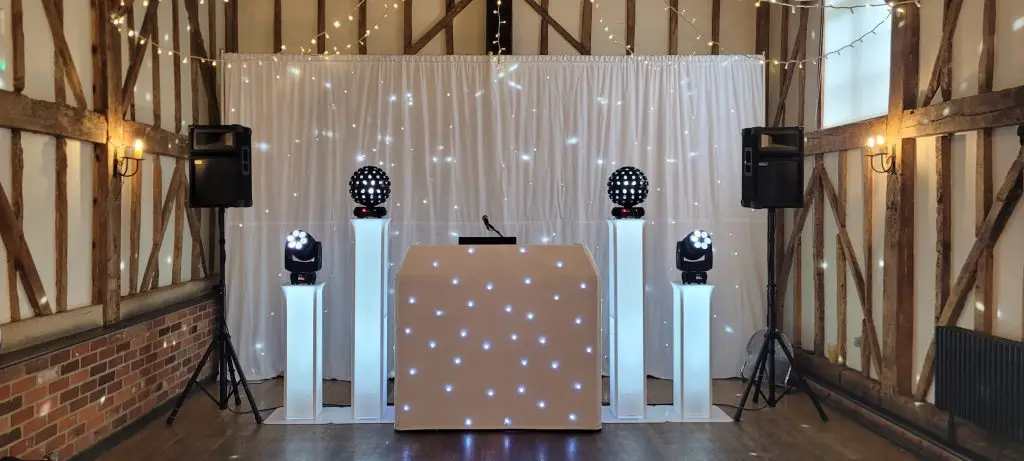 Channels Estate White Premier Set Up, White LED Backdrop, Uplighting White