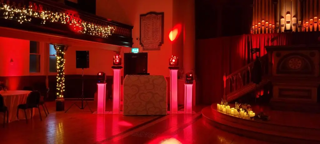 Round Chapel Clapton London White Premier Set Up, White Booth, Rose Uplighting