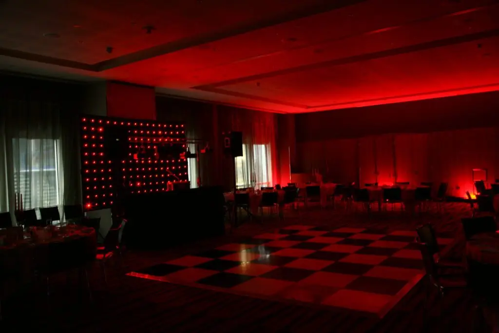 Radisson Edwardian Docklands, Uplighting Red